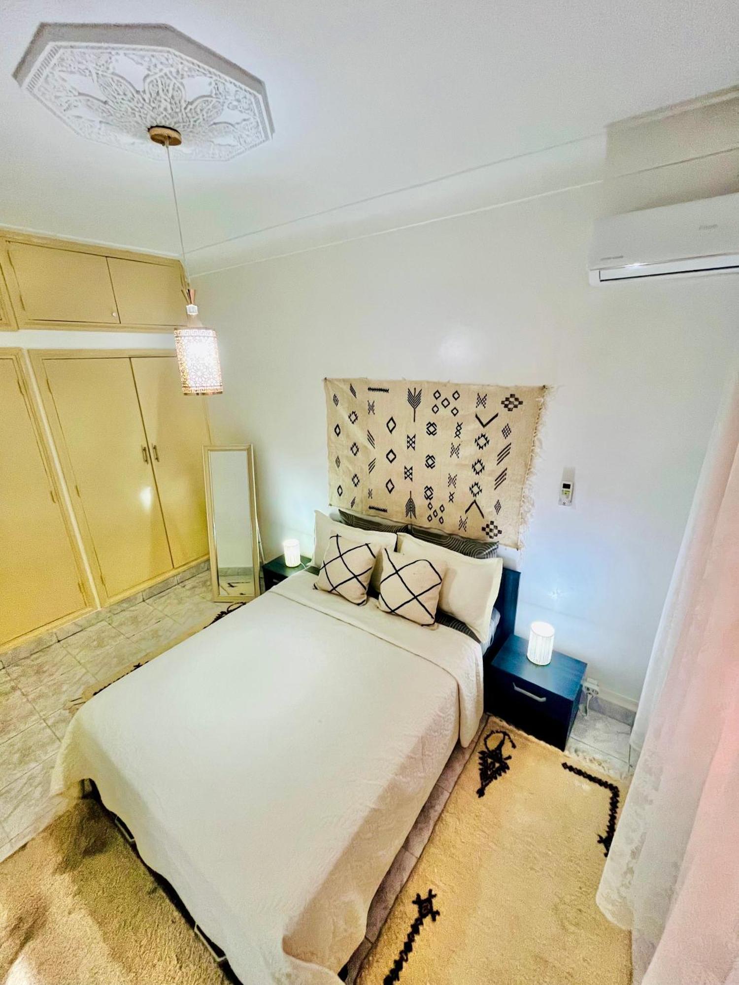 Apartment With Ac, Patio And Rooftop Appartement Climatise Avec Patio Et Toit Terrasse Marrakesh Exterior foto